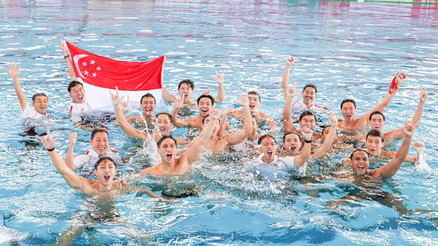 篮球勇士教练组进行临场换人调整收好效果（勇士教练组临场换人调整，收效显著）