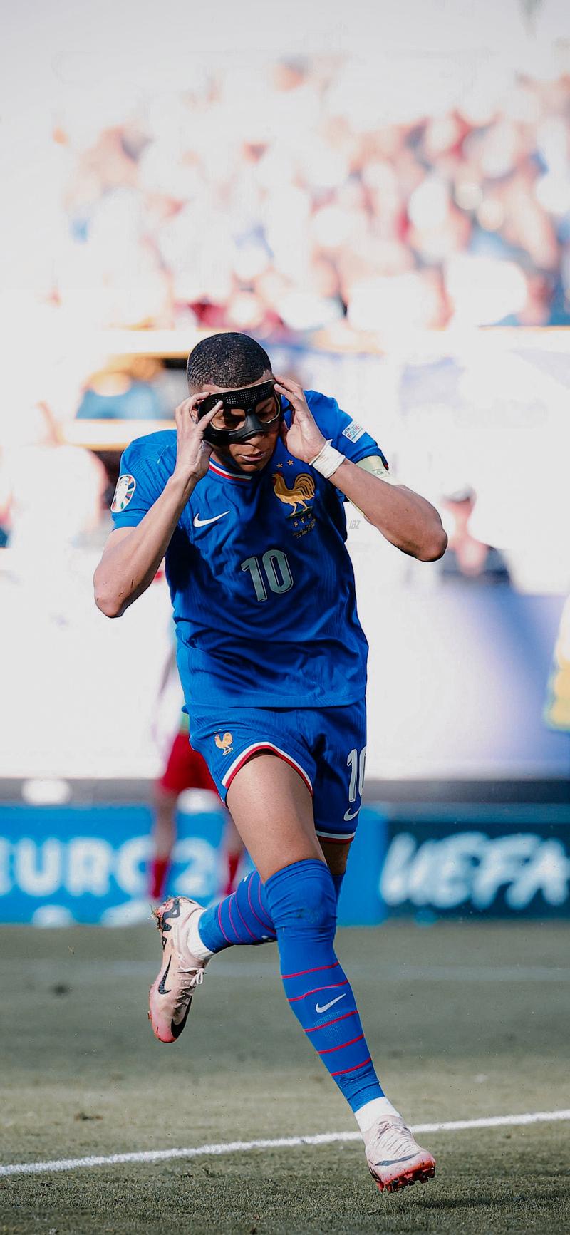 太阳报：喀麦隆队主帅虽被解雇，但仍将奥纳纳选入非洲杯名单（太阳报：喀麦隆主帅下课仍将奥纳纳列入非洲杯名单）