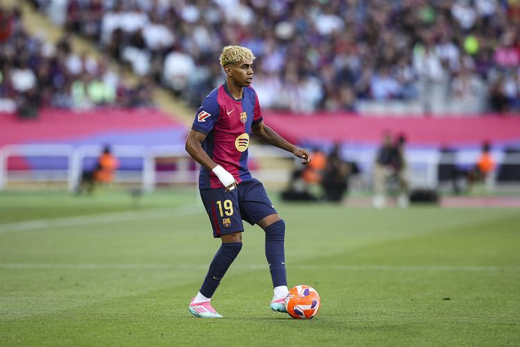 图片报：拜仁极端球迷团体故意燃放烟火以避开欧冠淘汰赛禁令（德媒《图片报》：拜仁极端球迷为规避欧冠淘汰赛禁令故意燃放烟火）