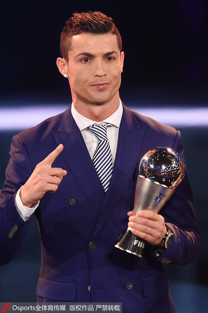 山雨欲来！英超冠军彻底爆了：2功臣炮轰+斯洛特遭兵变 队长表态（英超冠军危机四伏：两大功臣开炮，斯洛特遭更衣室逼宫，队长发声）