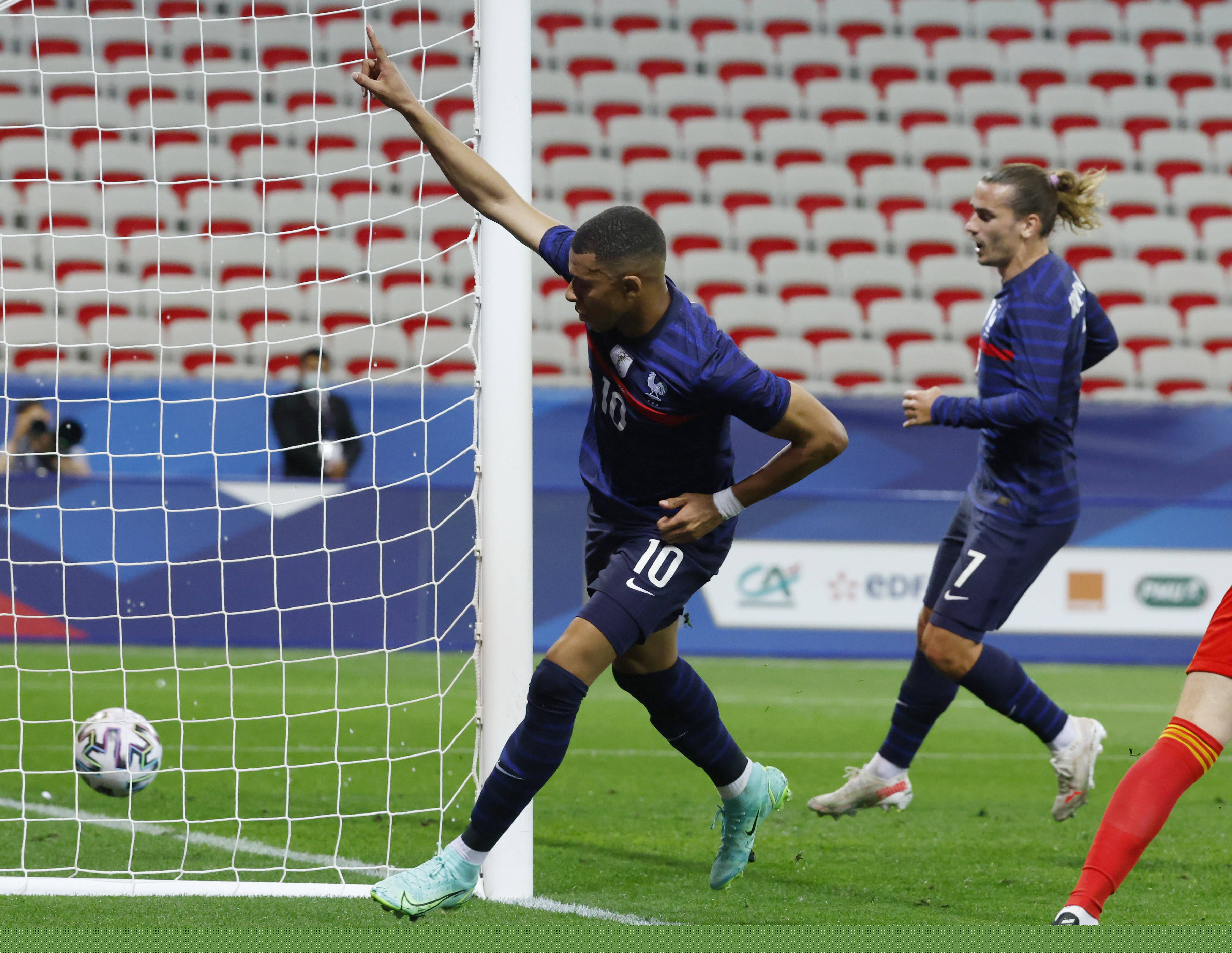 队报法国海外球员欧冠之夜：射手盛宴（队报盘点旅欧法国球员的欧冠之夜：进球盛宴）