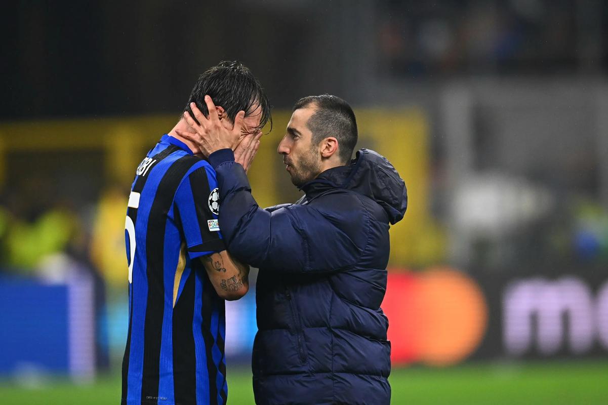 萨里：建议把VAR设备放的离替补席远一点，裁判需要冷静判断（萨里呼吁将VAR设备与替补席保持更大距离，裁判需冷静作出判罚）