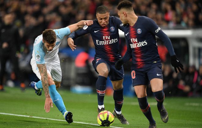 武汉三镇官宣：30岁前国脚合同到期离队，接近加盟中超第8（武汉三镇官宣：30岁前国脚合同期满离队，或将加盟中超第8名球队）