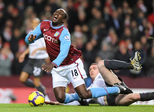 英国机构开狼队新帅赔率：罗杰斯居首，滕哈格紧随其后（英国机构公布狼队新帅赔率：罗杰斯领跑，滕哈格位居次席）