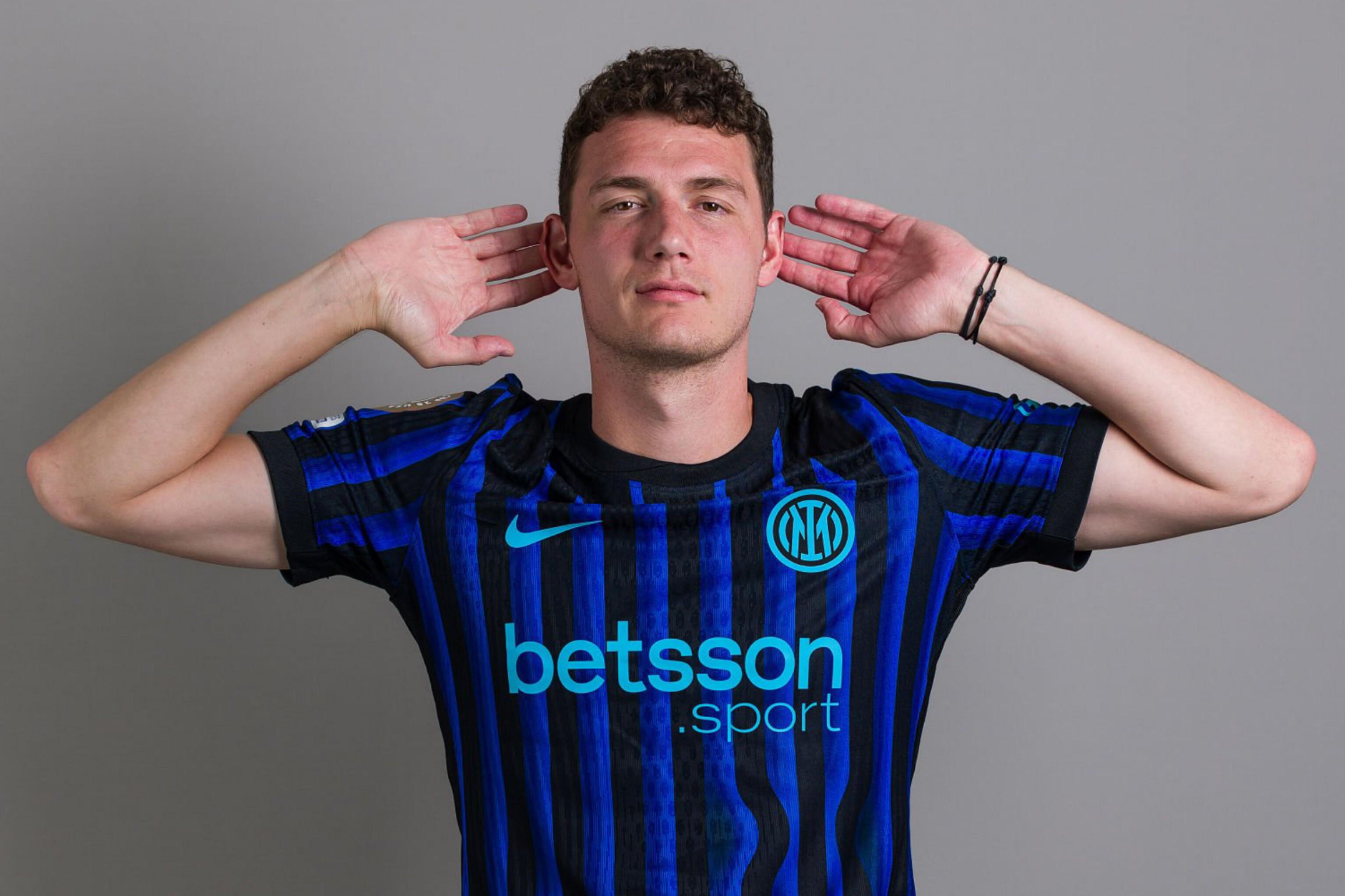 爱德华兹全场0失误！芬奇：把球扔向篮筐，那就不会失误了（爱德华兹整场零失误！芬奇打趣：把球往篮筐一扔，就没有失误了）