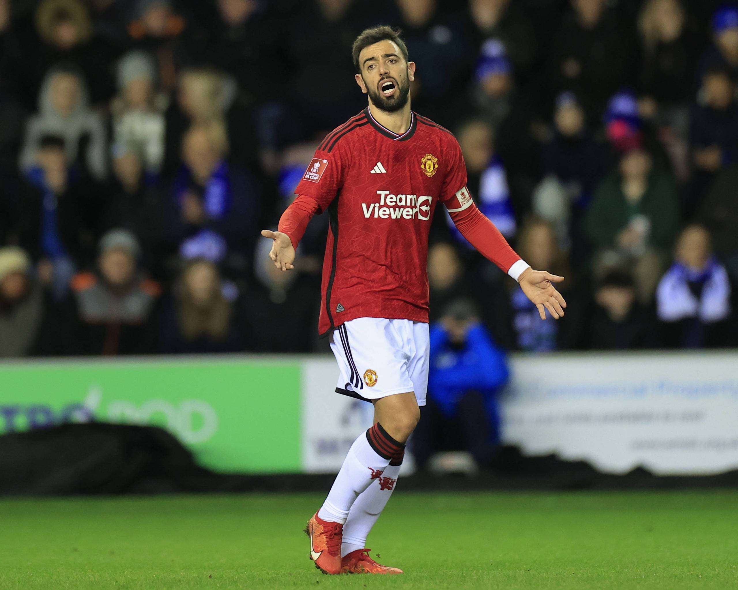 世体：奥尔莫左肩脱臼恢复良好，预计伤缺一个月（世体：奥尔莫左肩脱臼恢复顺利，预计将缺阵约四周）