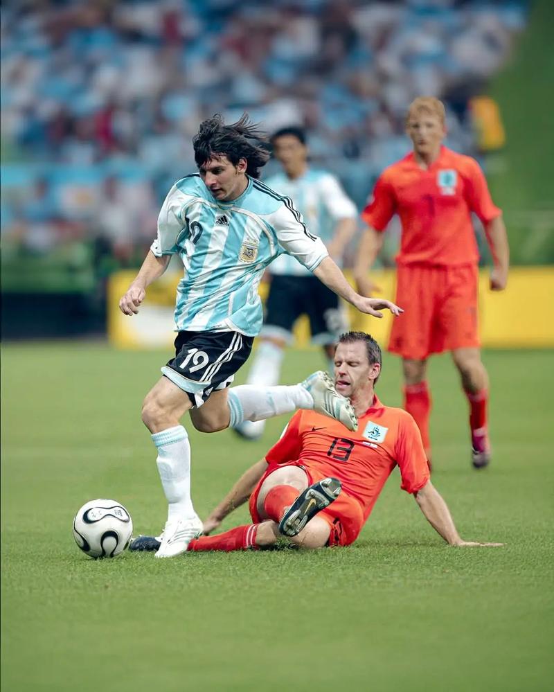 官方：尤文图斯与20岁前锋塞里涅-德梅续约至2028年（官宣：尤文与20岁新星塞里涅-德梅续约至2028年）